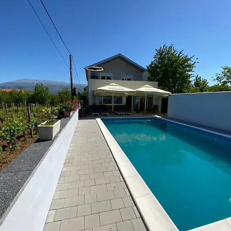 Villa Cabera *