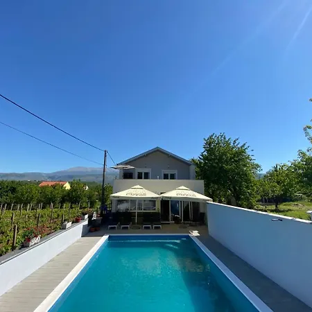 Cabera Villa Buna